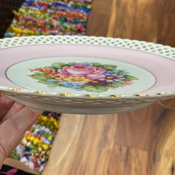 Vintage reticulated design decorative pink rose plate - Picture 9 of 10